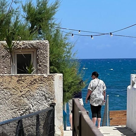 Artemis Rooms Two Steps By The Sea Platanias Exterior foto