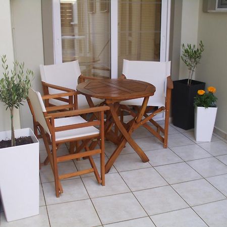 Artemis Rooms Two Steps By The Sea Platanias Exterior foto