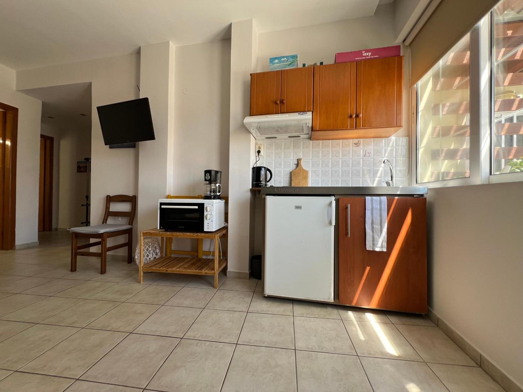 Artemis Rooms Two Steps By The Sea Platanias Exterior foto