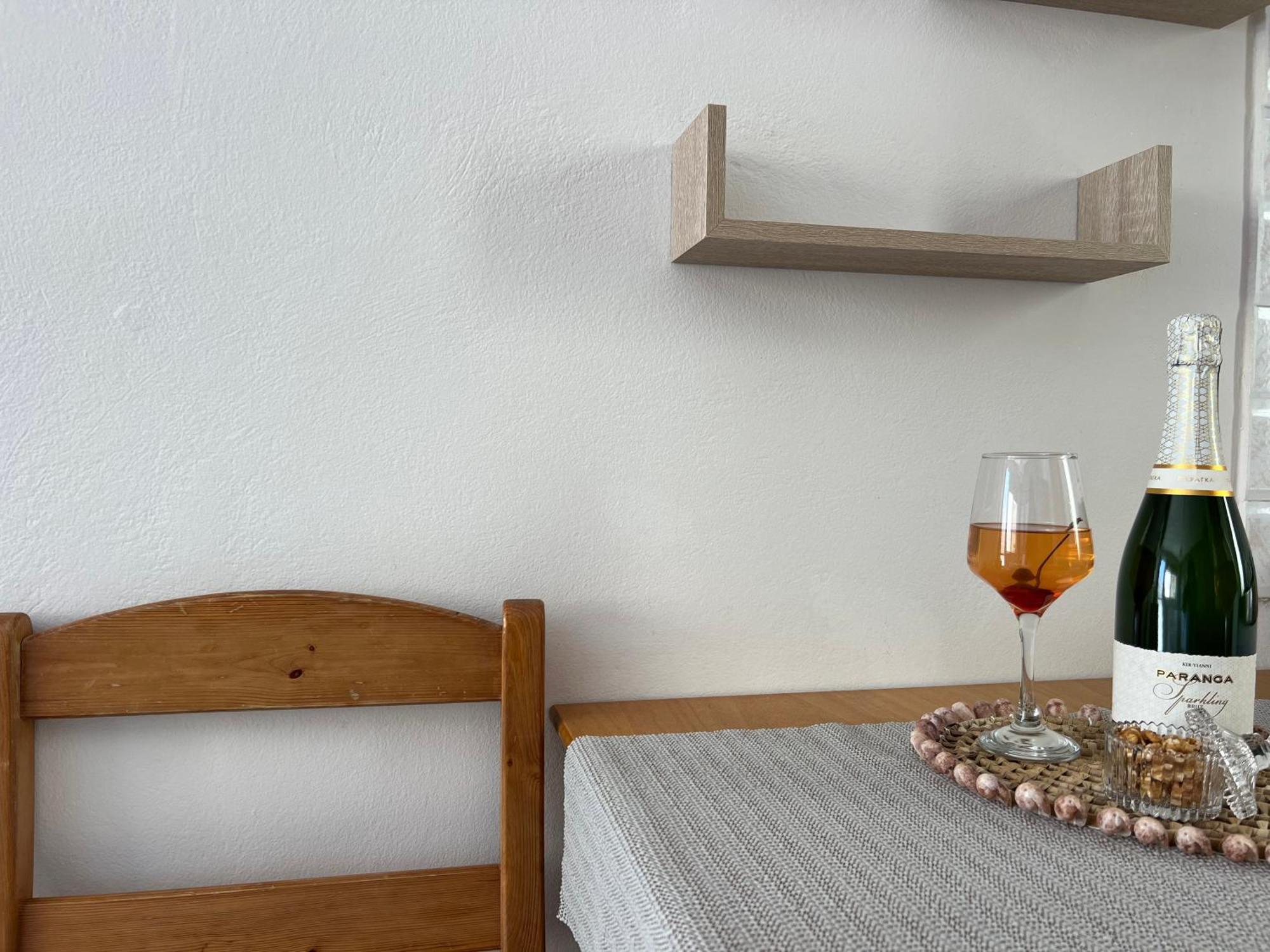 Artemis Rooms Two Steps By The Sea Platanias Exterior foto