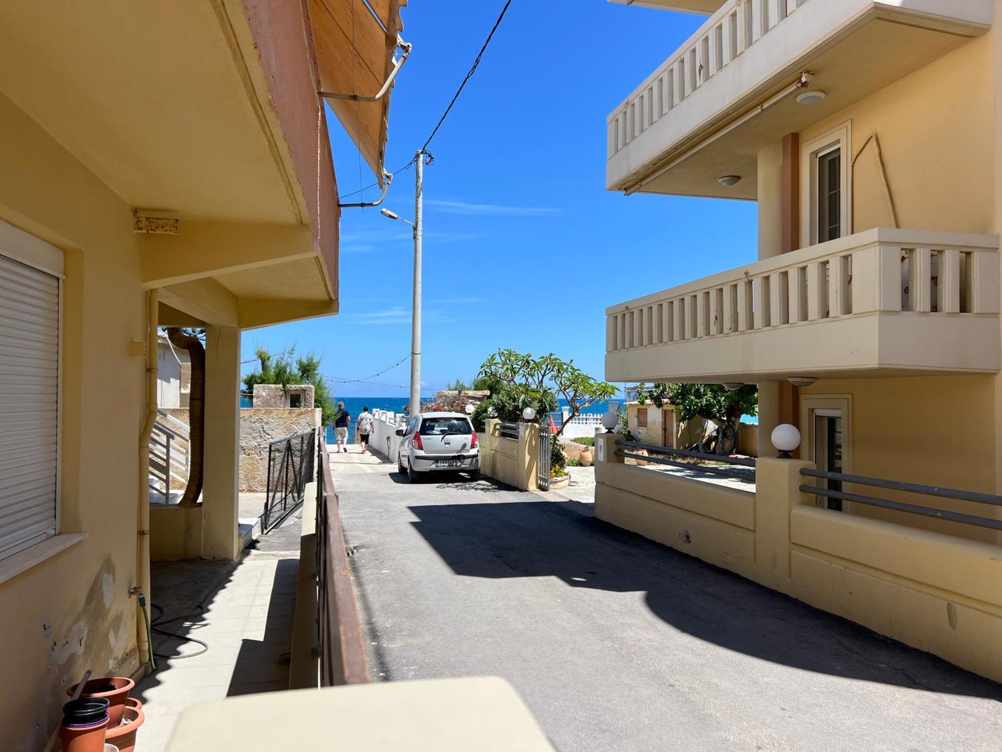 Artemis Rooms Two Steps By The Sea Platanias Exterior foto