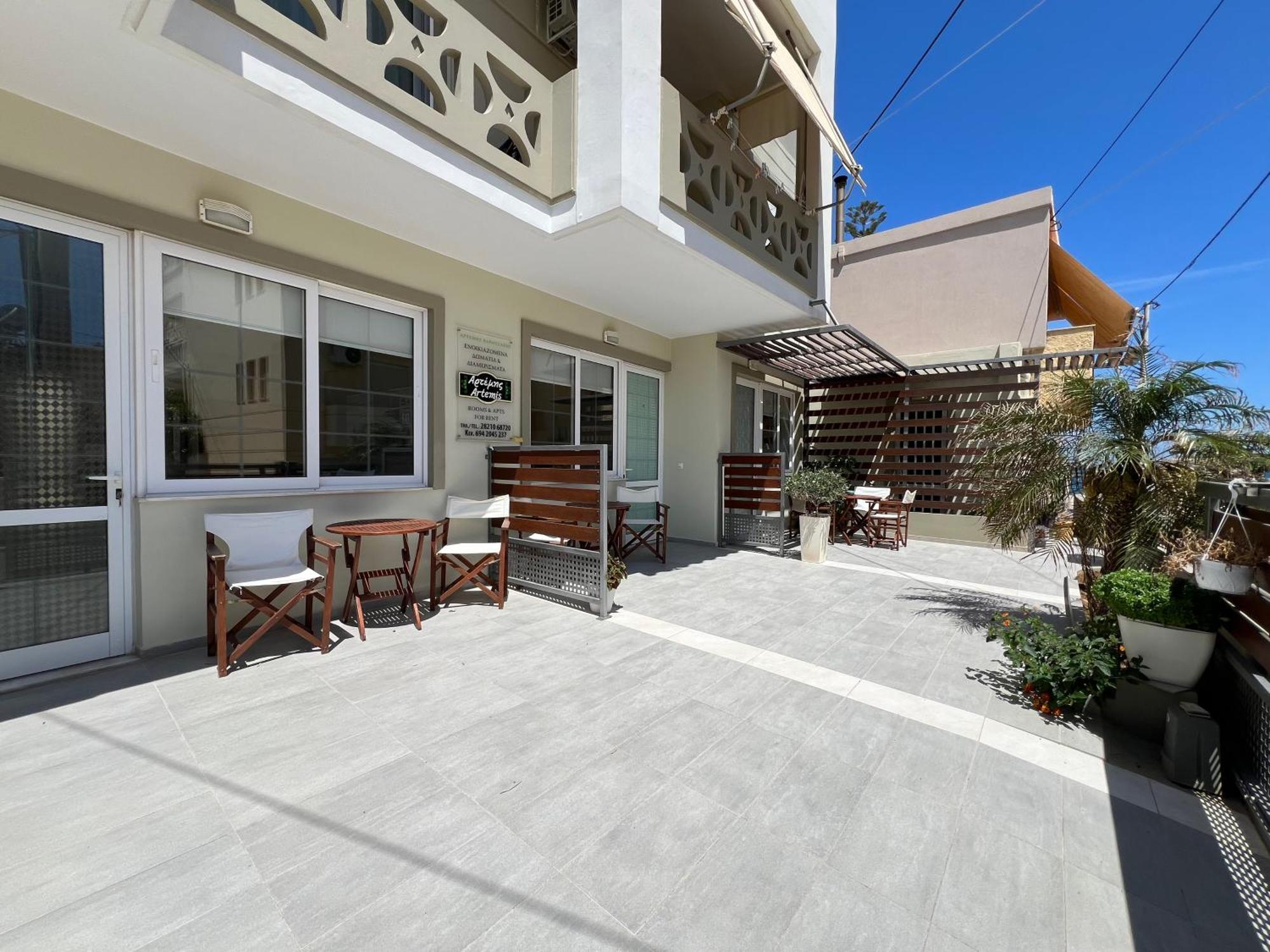 Artemis Rooms Two Steps By The Sea Platanias Exterior foto
