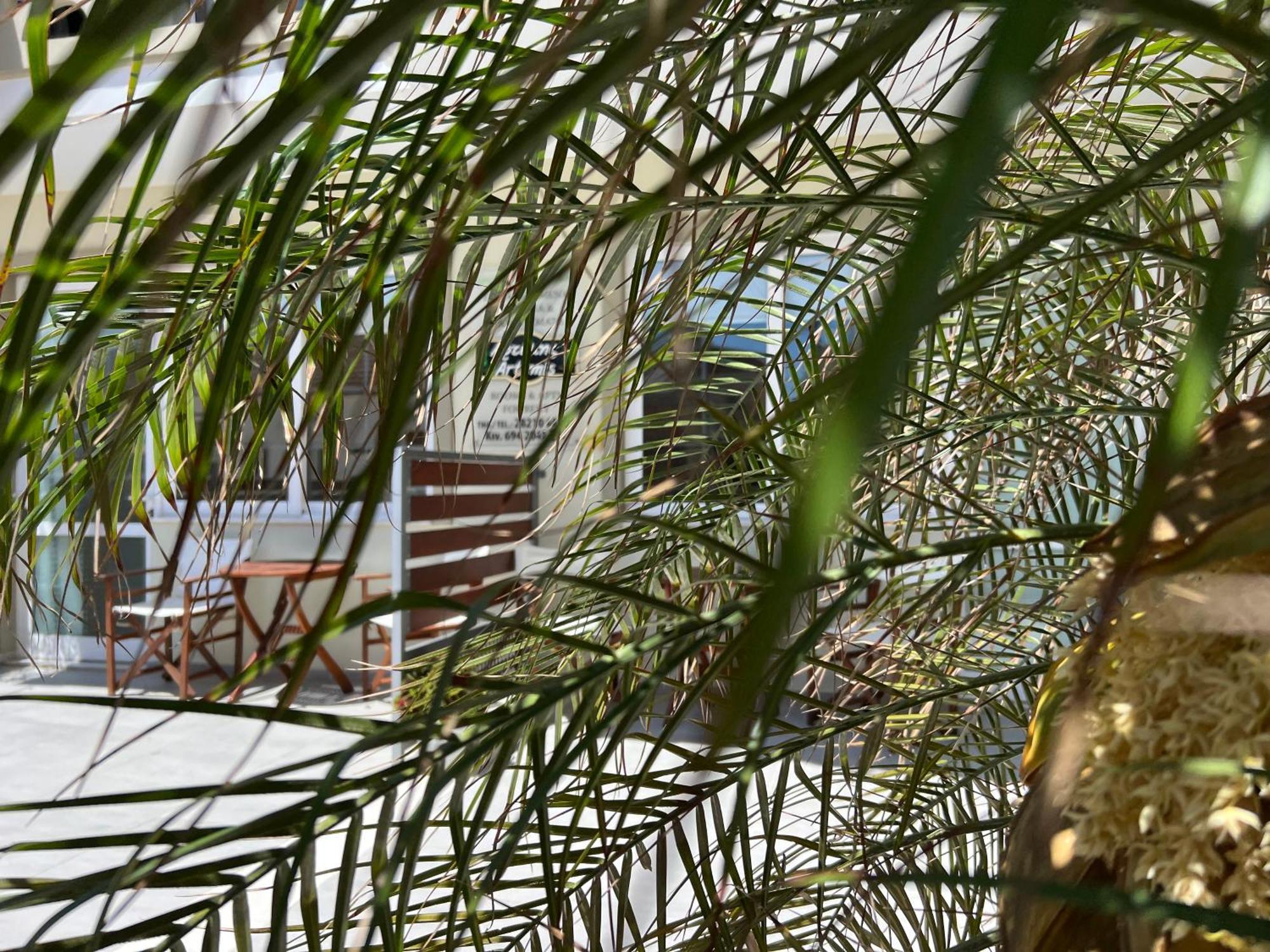 Artemis Rooms Two Steps By The Sea Platanias Exterior foto
