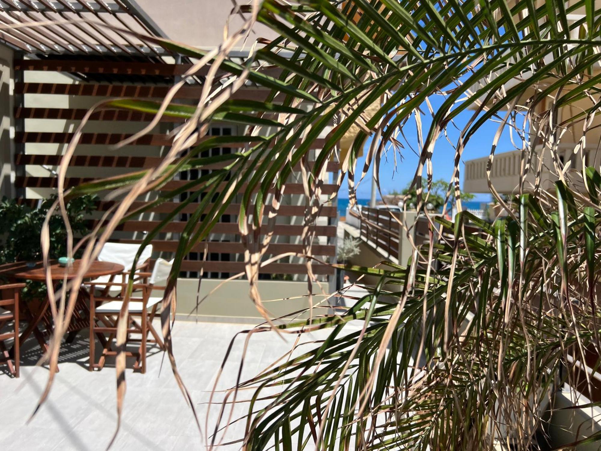 Artemis Rooms Two Steps By The Sea Platanias Exterior foto