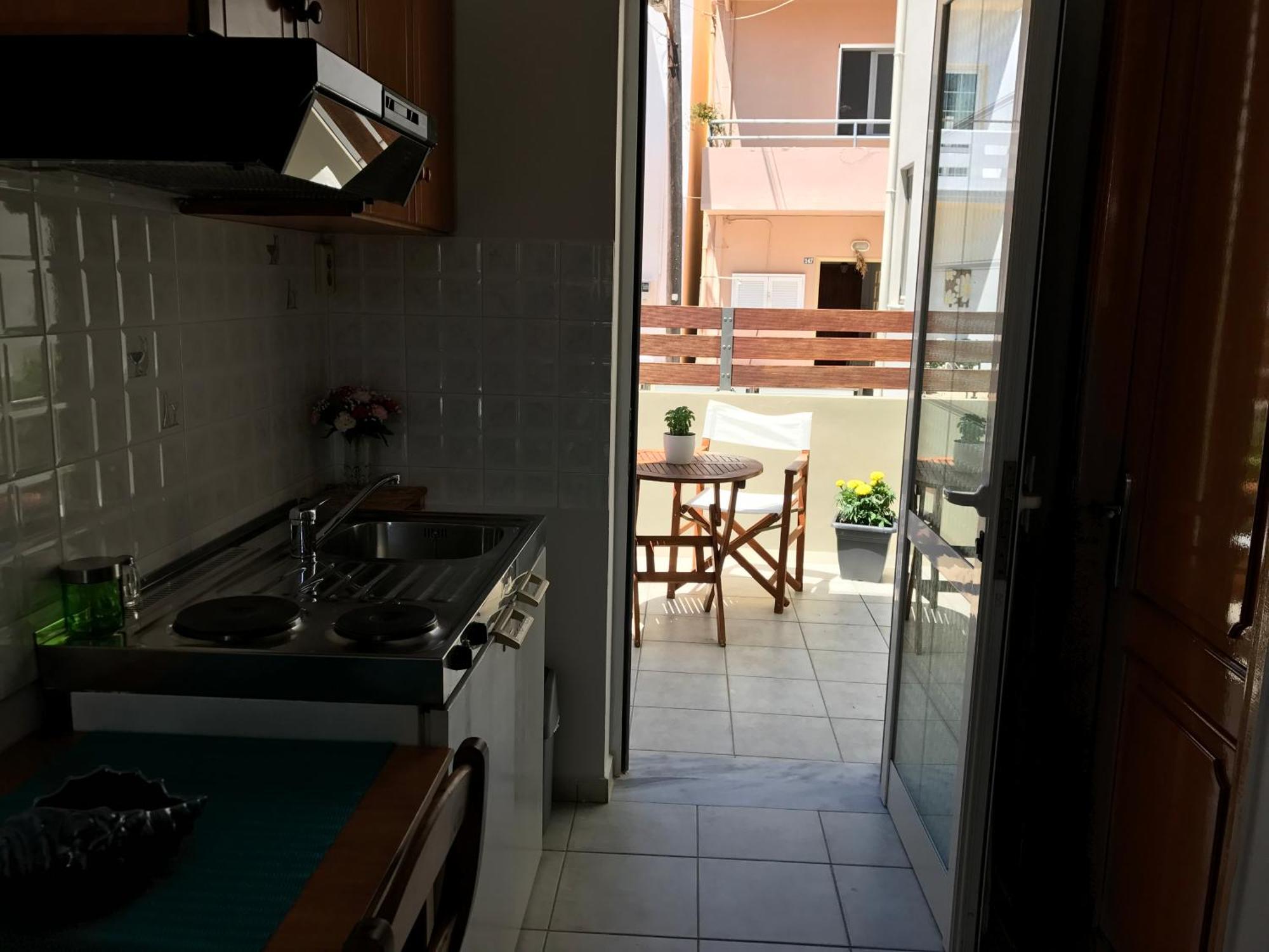 Artemis Rooms Two Steps By The Sea Platanias Exterior foto